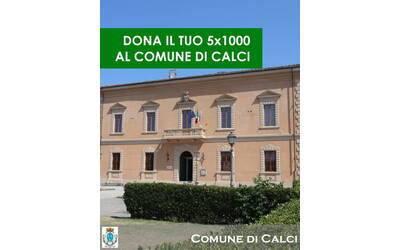 foto del palazzo comunale, testo in evidenza "dona il tuo 5x1000 al Comune di Calci"
