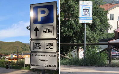 Segnale di parcheggio dell'area camper nel Piazzale Giovanni Catanti a Calci con monti pisani sullo sfondo