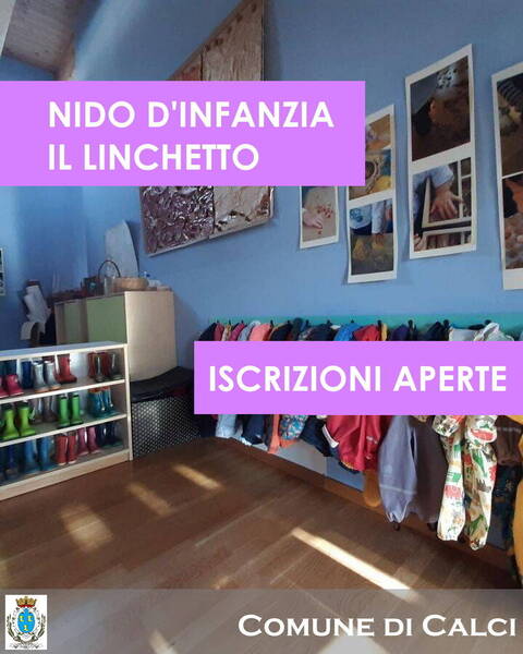 sala interna della scuola e logo comune di calci