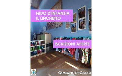 sala interna della scuola e logo comune di calci