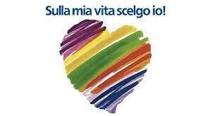 Cuore con colori arcobaleno e scritta Sulla mia vita scelgo io!