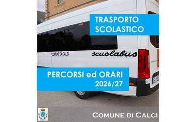 foto scuolabus bianco del comune di calci